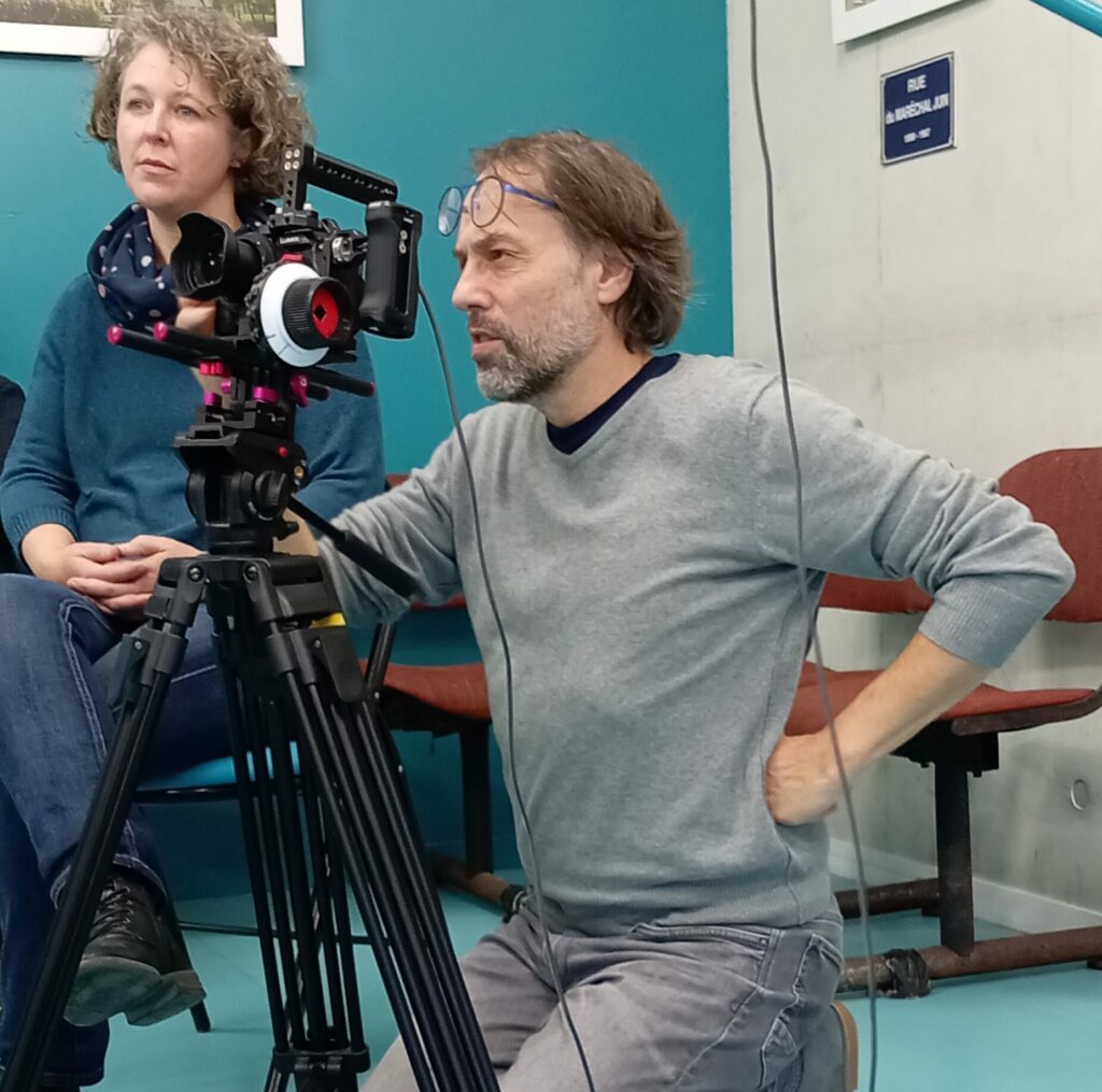 Antony Fons dirige des stagiaires